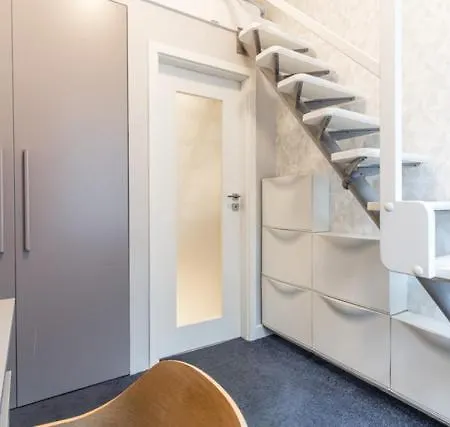 Przy Placu Zebran Ludowych