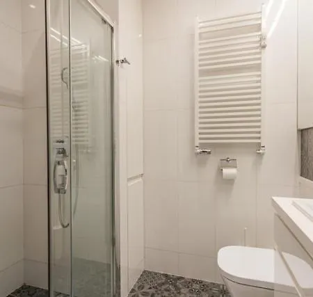 Lägenhet Przy Placu Zebran Ludowych *