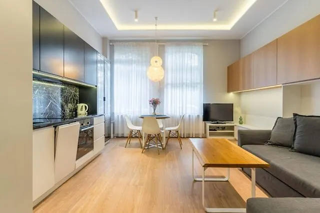 Przy Placu Zebran Ludowych