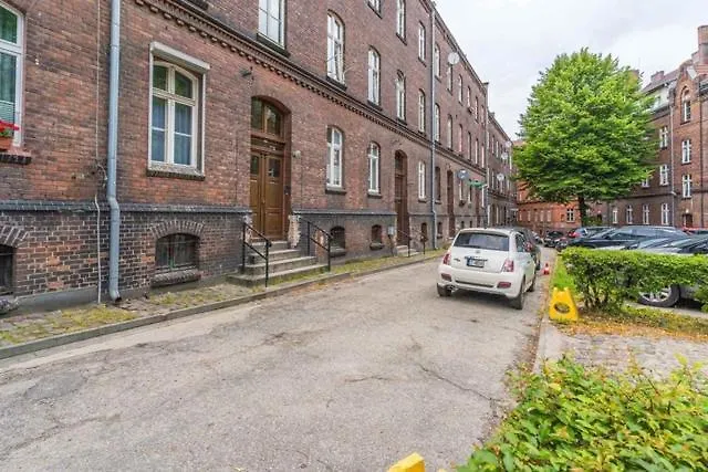 Przy Placu Zebran Ludowych